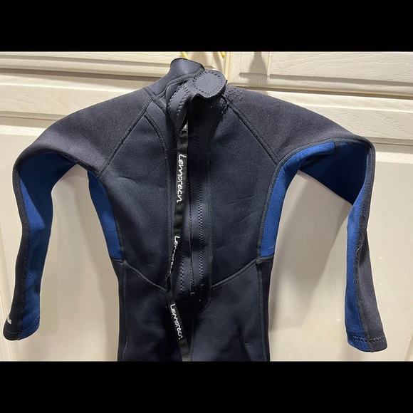 Lemorecn 3.2 mm Youth Size 6 wet suit - Picture 2 of 5